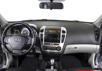 Подержанный автомобиль Kia Ceed Hatchback 2008 года (12 фото)