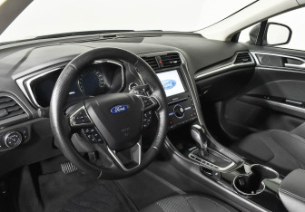 Подержанный автомобиль Ford Mondeo Sedan 2016 года (10 фото)