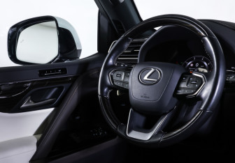Подержанный автомобиль Lexus LX 2022 года (12 фото)