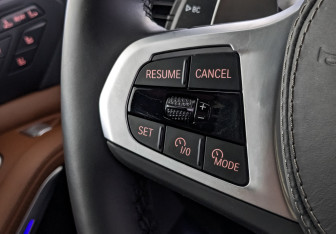 Подержанный автомобиль BMW X7 2024 года (30 фото)