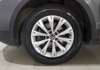 Подержанный автомобиль Volkswagen Tiguan 2021 года (12 фото)