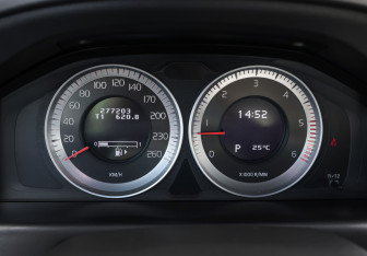Подержанный автомобиль Volvo XC60 2012 года (13 фото)