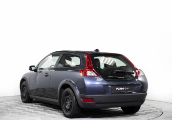 Подержанный автомобиль Volvo C30 2007 года (7 фото)