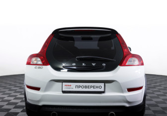 Подержанный автомобиль Volvo C30 2011 года (6 фото)