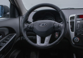 Подержанный автомобиль Kia Ceed Wagon 2010 года (15 фото)