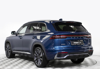 Подержанный автомобиль Geely Monjaro 2024 года (7 фото)