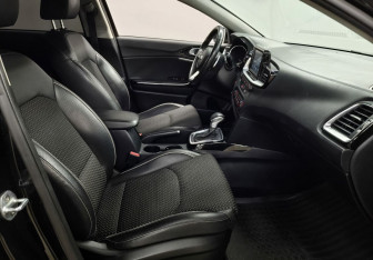 Подержанный автомобиль Kia Ceed Hatchback 2019 года (10 фото)