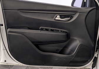 Подержанный автомобиль Kia Rio Hatchback 2021 года (18 фото)