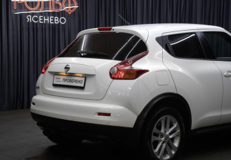 Подержанный автомобиль Nissan Juke 2012 года (22 фото)