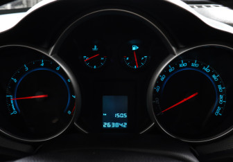 Подержанный автомобиль Chevrolet Cruze Sedan 2011 года (7 фото)