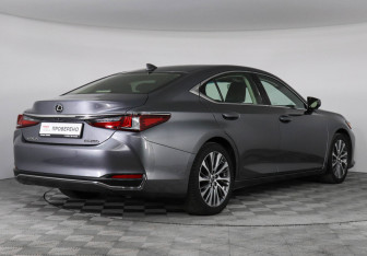 Подержанный автомобиль Lexus ES 2019 года (5 фото)