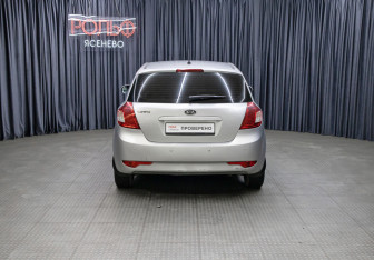 Подержанный автомобиль Kia Ceed Hatchback 2011 года (6 фото)