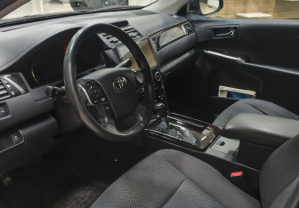 Подержанный автомобиль Toyota Camry Sedan 2013 года (12 фото)