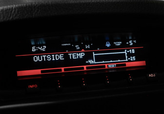 Подержанный автомобиль Mitsubishi Pajero 2012 года (15 фото)