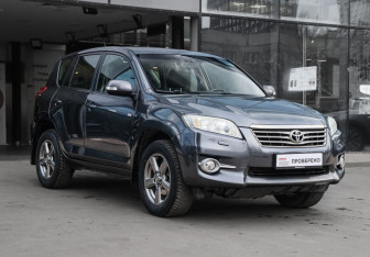 Подержанный автомобиль Toyota RAV4 2012 года (3 фото)