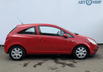 Подержанный автомобиль Opel Corsa 2010 года (4 фото)