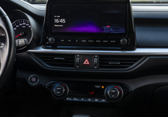 Подержанный автомобиль Kia K3 Hatchback 2021 года (13 фото)