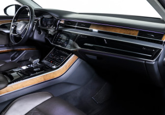 Подержанный автомобиль Audi A8 2019 года (10 фото)