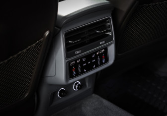 Подержанный автомобиль Audi Q8 2019 года (20 фото)