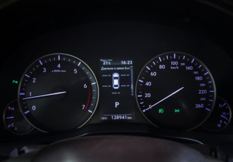 Подержанный автомобиль Lexus ES 2017 года (17 фото)