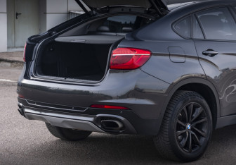 Подержанный автомобиль BMW X6 2016 года (23 фото)