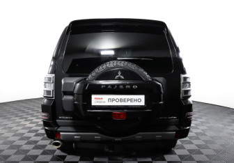 Подержанный автомобиль Mitsubishi Pajero 2013 года (6 фото)