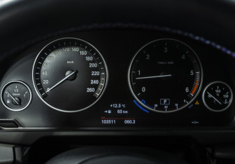 Подержанный автомобиль BMW X5 2015 года (12 фото)