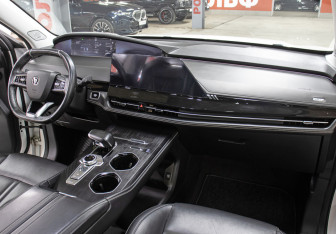 Подержанный автомобиль Changan UNI-K 2023 года (11 фото)