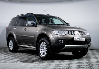 Подержанный автомобиль Mitsubishi Pajero Sport 2012 года (3 фото)