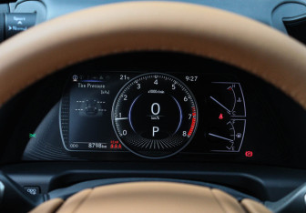 Подержанный автомобиль Lexus ES 2025 года (27 фото)