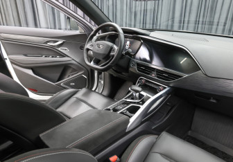 Подержанный автомобиль Geely Tugella 2023 года (10 фото)