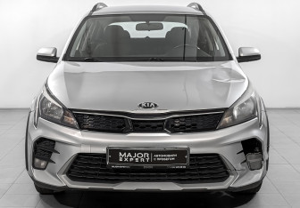 Подержанный автомобиль Kia Rio Hatchback 2021 года (2 фото)