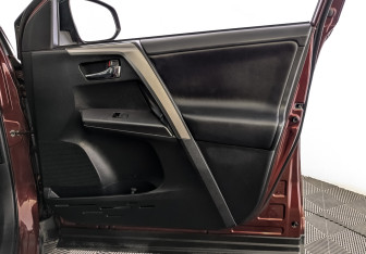 Подержанный автомобиль Toyota RAV4 2019 года (24 фото)