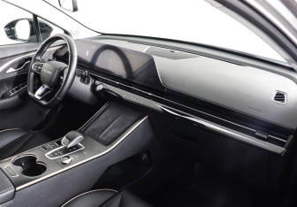 Подержанный автомобиль Omoda C5 2023 года (10 фото)