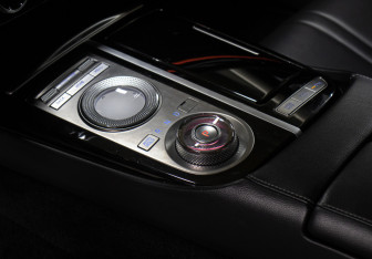 Подержанный автомобиль Genesis G80 2021 года (18 фото)