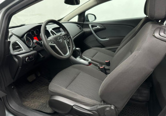 Подержанный автомобиль Opel Astra Hatchback 2012 года (9 фото)