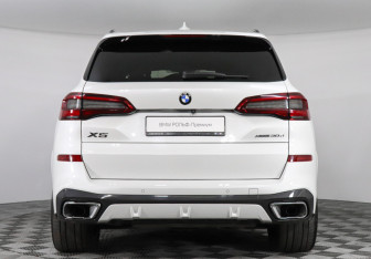 Подержанный автомобиль BMW X5 2019 года (4 фото)