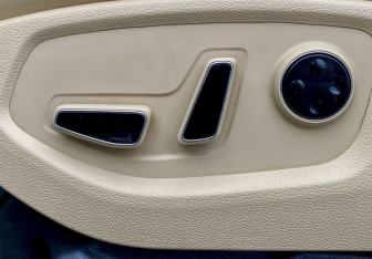 Подержанный автомобиль Genesis G80 2017 года (26 фото)