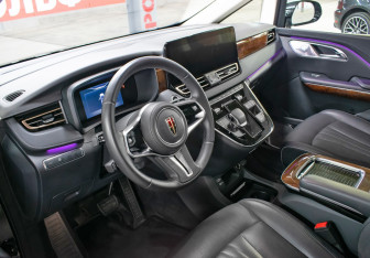 Подержанный автомобиль Hongqi HQ9 2022 года (17 фото)