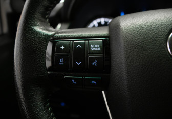 Подержанный автомобиль Toyota Fortuner 2021 года (12 фото)