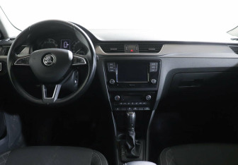 Подержанный автомобиль Skoda Rapid Liftback 2017 года (7 фото)