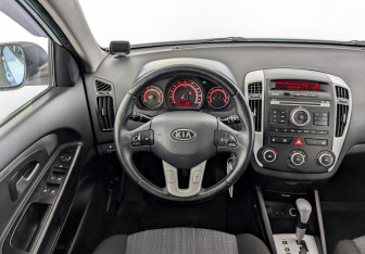 Подержанный автомобиль Kia Ceed Hatchback 2010 года (21 фото)