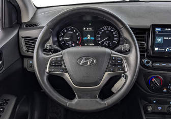 Подержанный автомобиль Hyundai Solaris Sedan 2021 года (22 фото)