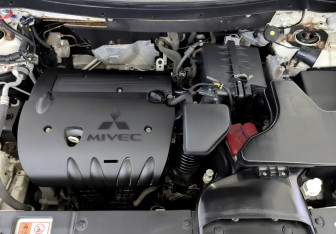 Подержанный автомобиль Mitsubishi Outlander 2018 года (9 фото)