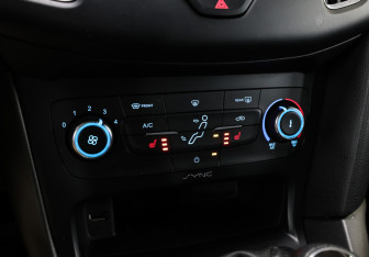 Подержанный автомобиль Ford Focus Hatchback 2016 года (18 фото)
