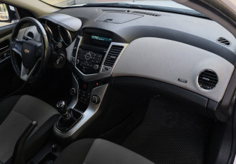 Подержанный автомобиль Chevrolet Cruze Sedan 2012 года (7 фото)
