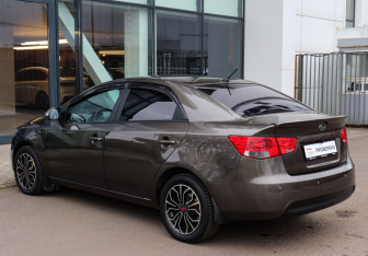 Подержанный автомобиль Kia Cerato Sedan 2009 года (6 фото)