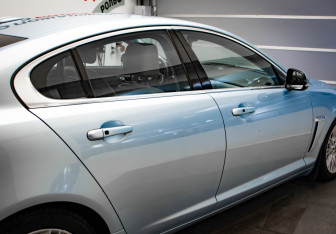 Подержанный автомобиль Jaguar XF Sedan 2011 года (38 фото)