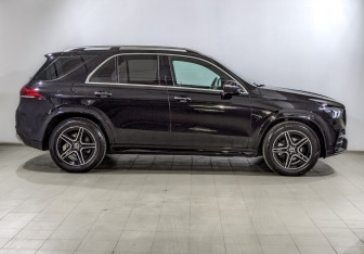 Подержанный автомобиль Mercedes-Benz GLE 2021 года (4 фото)