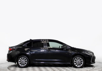 Подержанный автомобиль Toyota Corolla Sedan 2019 года (3 фото)